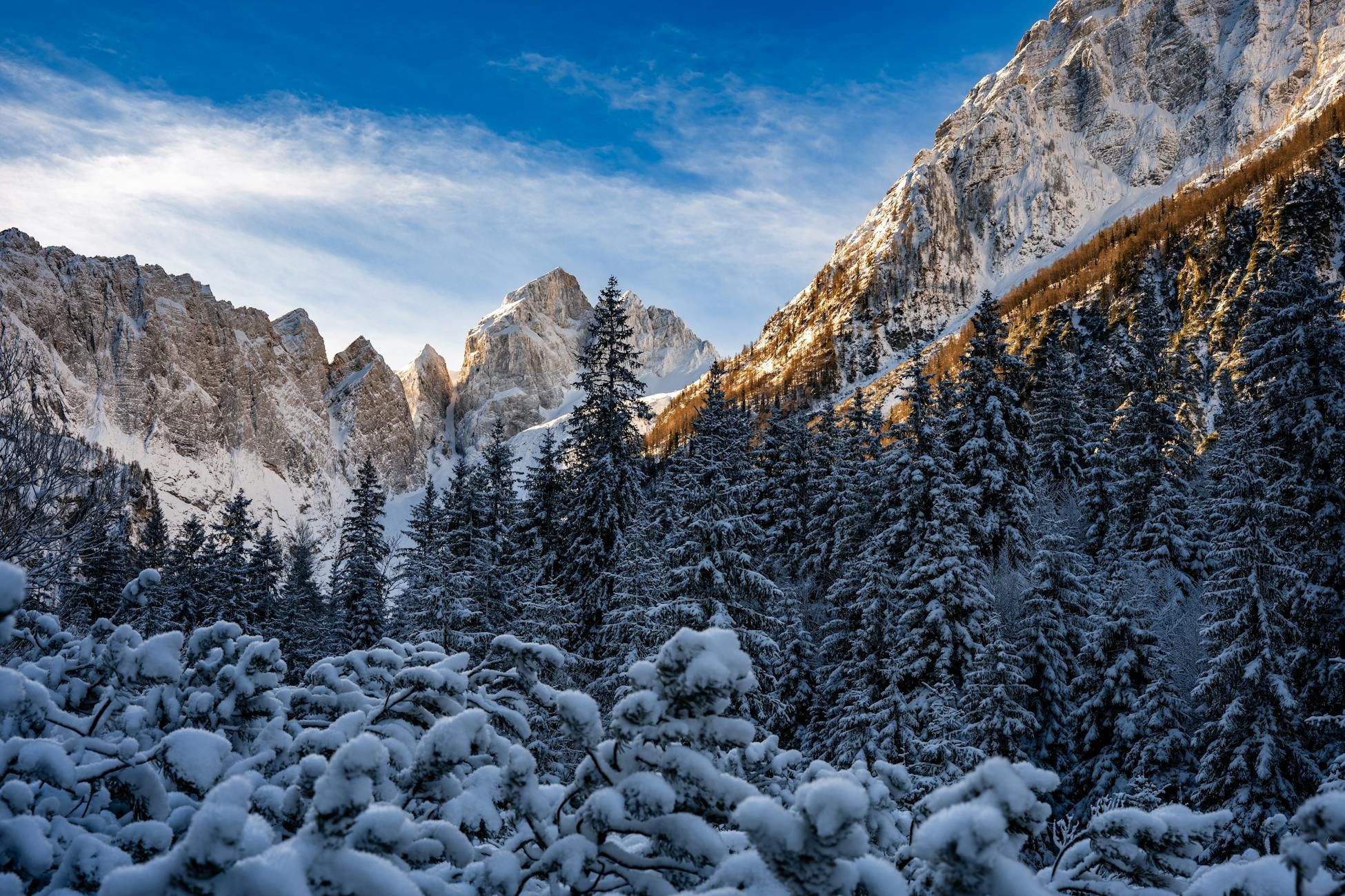 podróże zimowe, bezpieczeństwo w zimowej pogodzie, wskazówki zdrowotne podczas podróży, air doctor, pomoc medyczna za granicą, zimowe przygody, opieka zdrowotna podczas podróży, pozostań bezpieczny zimą, przygotowanie do podróży, ryzyko związane z zimnym klimatem