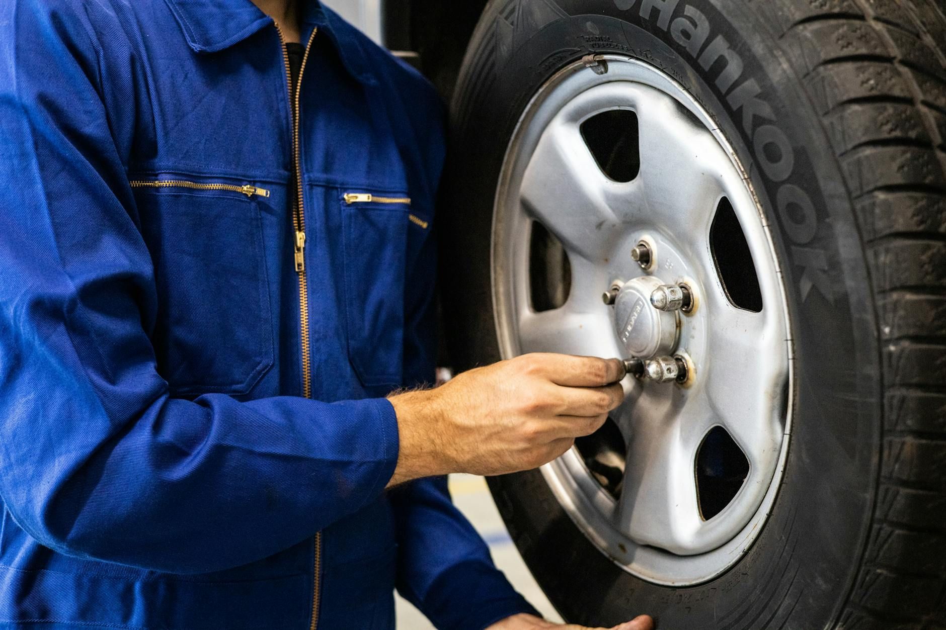 Reifendirekt.ch, tyres, online shopping, car tyres, fast delivery, tyre service, convenient purchase, Swiss market, best prices, quality assurance