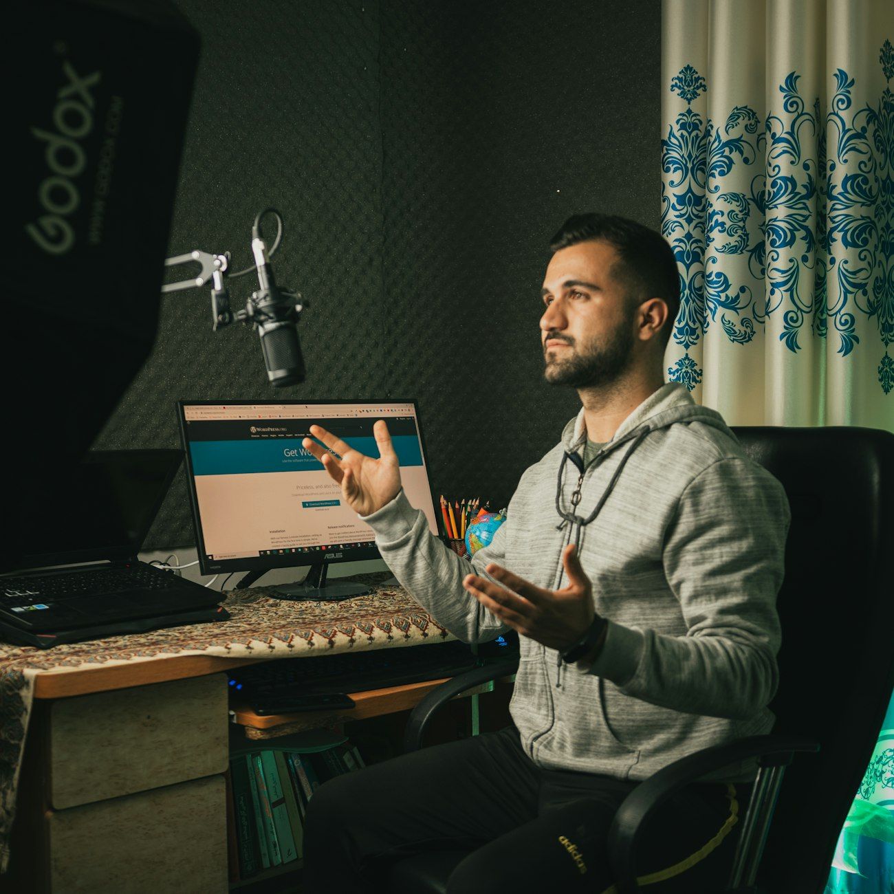 Riverside.com, remote video recording, podcast recording, webinar platform, online interviews, HD video recording, content creation tools, audio recording software, livestream recording, creator platform