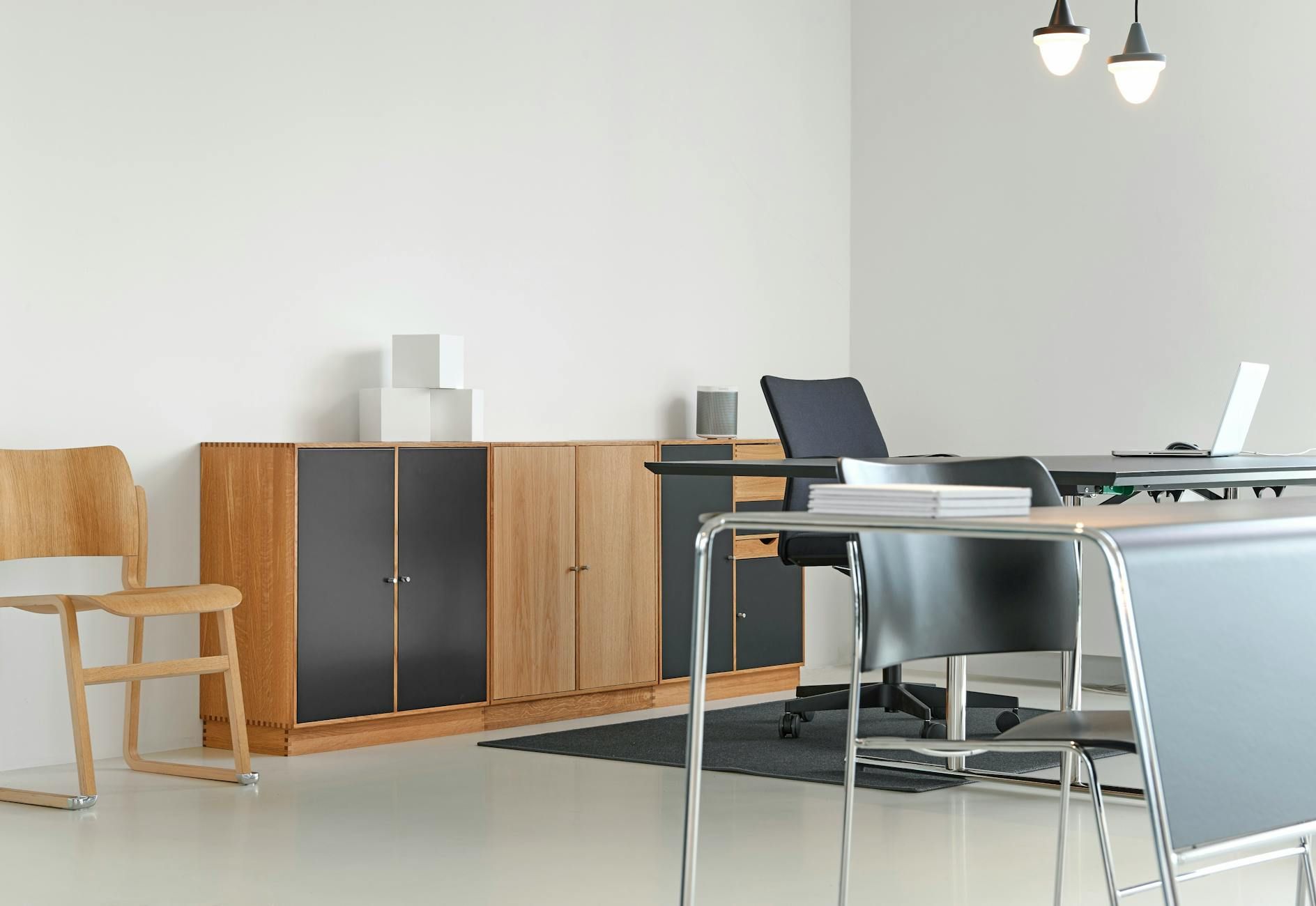 escritorio de oficina en casa, configuración ergonómica del escritorio, escritorio de escritura moderno, escritorio de altura ajustable, escritorio de ordenador de madera, ideas de escritorios para espacios pequeños, inspiración de muebles de oficina, consejos de organización de espacio de trabajo, diseño de escritorio minimalista, mejor escritorio para la productividad