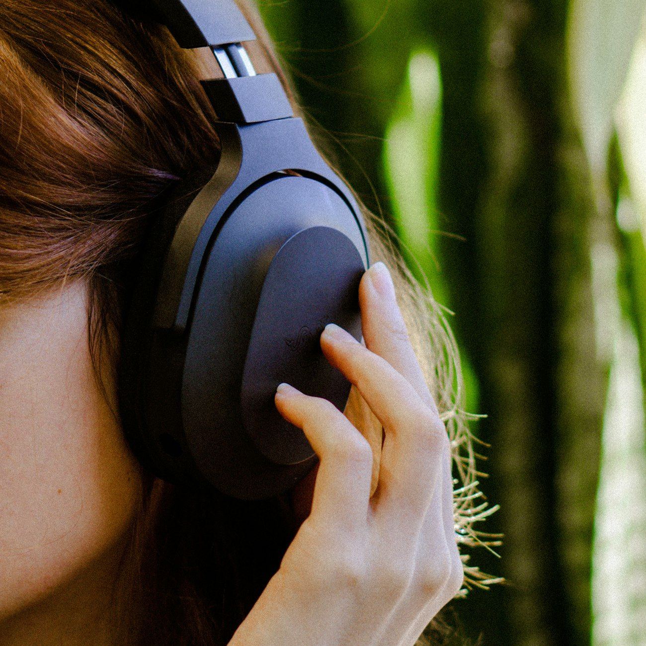 suono premium, Sennheiser, audio coinvolgente, cuffie wireless, cancellazione del rumore, musica hi-fi, esperienza da audiofilo, tecnologia moderna, qualità da studio, innovazione del suono