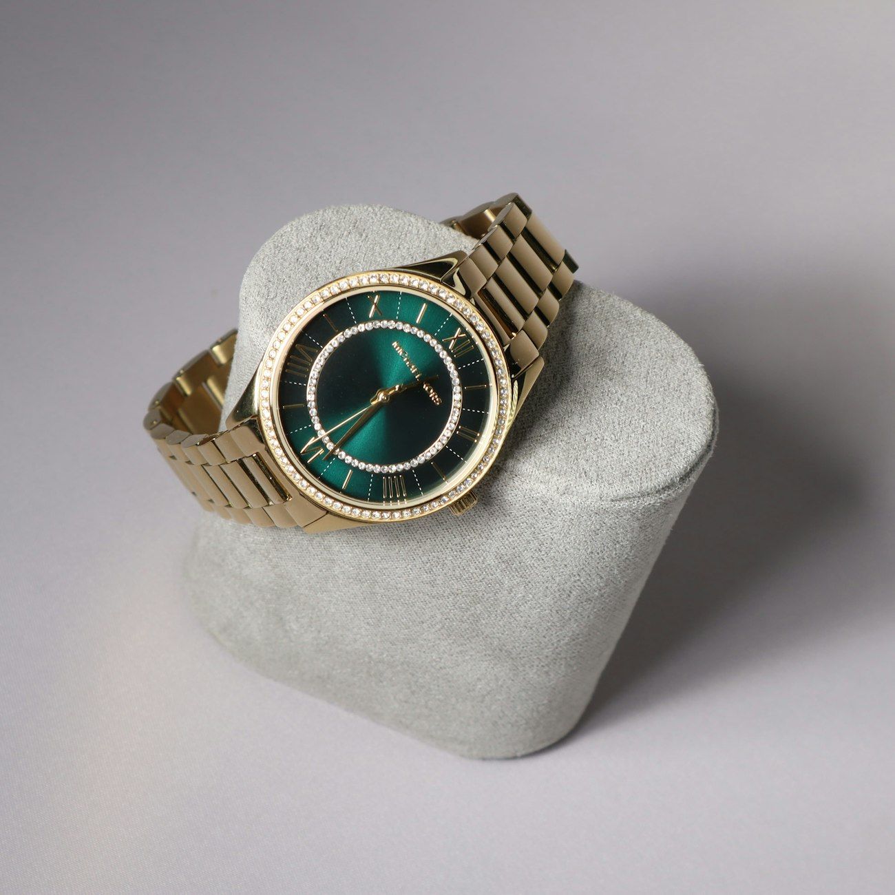 stijlvolle sieraden, luxe horloges, elegante accessoires, fijne sieradencollecties, modieuze horloges, premium sieradengeschenken, moderne sieradetrends, tijdloze horlogeontwerpen, sieraden voor elke gelegenheid, elegante horlogestijlen