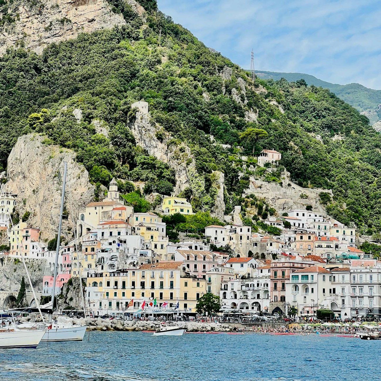 reserva de viajes, paquetes vacacionales, ofertas de vuelos, reservas de hotel, servicios de agencia de viajes, planificación de vacaciones, paquetes turísticos, destinos de viaje, viajes todo incluido, asistencia en viajes